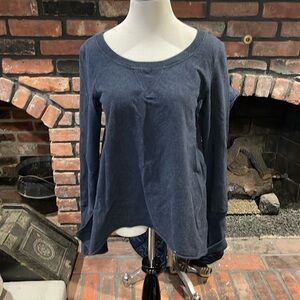 Lululemon ladies handkerchief hem sweatshirt size 6